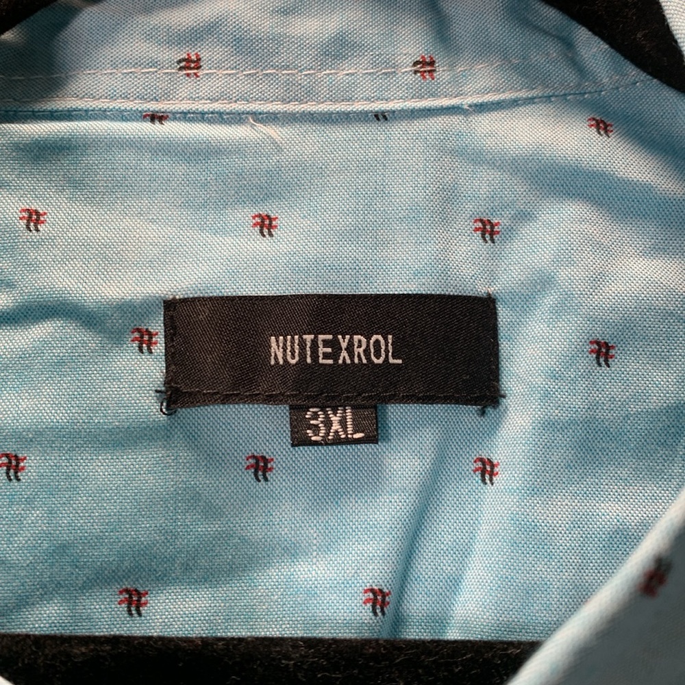Men’s patterned button down. - Picture 3 of 4